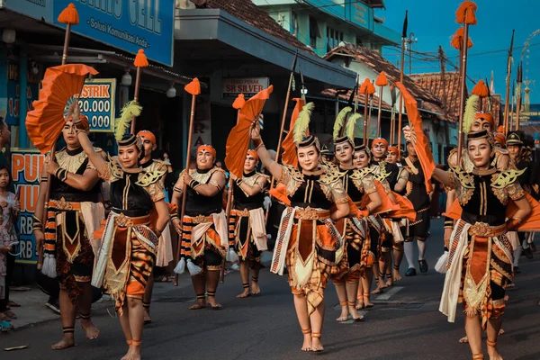 Yogyakarta, 27 Mayıs 2023; Kotagede 'de geleneksel jaranan kıyafetleriyle kültür geçidi