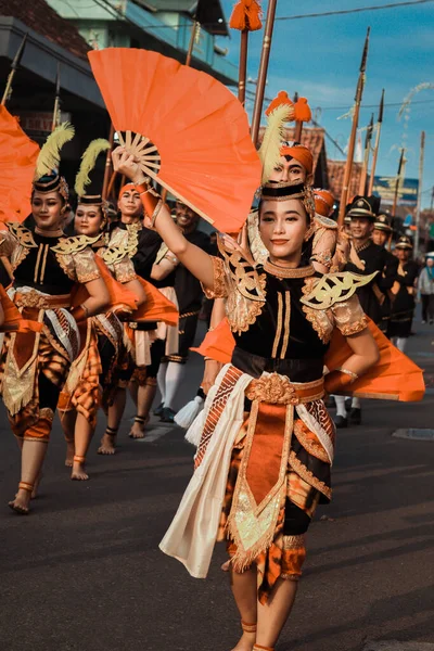 Yogyakarta, 27 Mayıs 2023; Kotagede 'de geleneksel jaranan kıyafetleriyle kültür geçidi