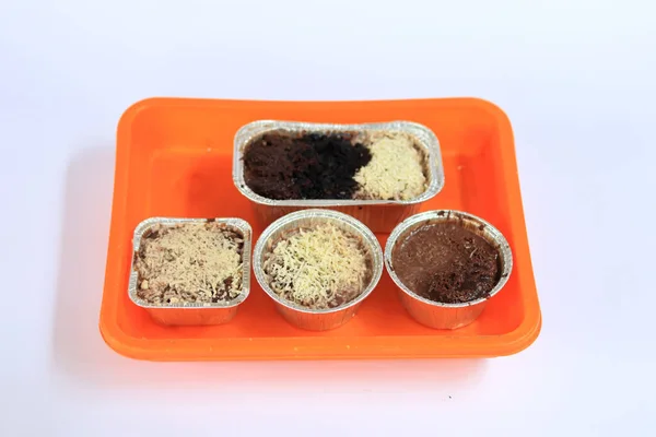 Brownies Derretidos Espolvoreado Con Queso Delicioso Chocolate Están Una Bandeja — Foto de Stock