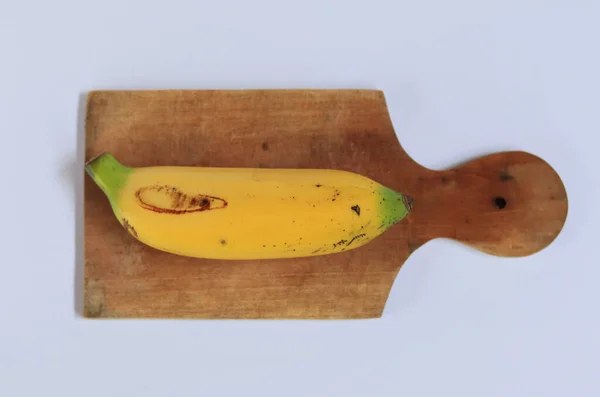 Plátano Fresco Bordo Sobre Fondo Aislado — Foto de Stock