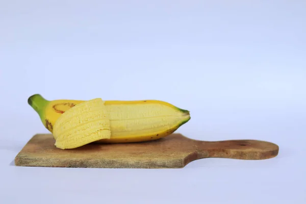 Banana Fresca Bordo Fundo Isolado — Fotografia de Stock