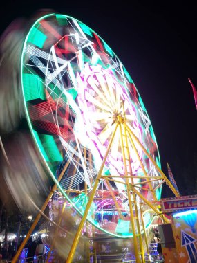 Lunaparktaki atlı karınca. 