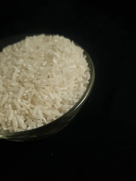 Weißer Reis Schwarzer Schüssel Auf Schwarzem Hintergrund — Stockfoto