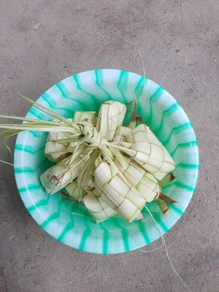 Ketupát Megfőzésre Kész Rizzsel Töltve — Stock Fotó