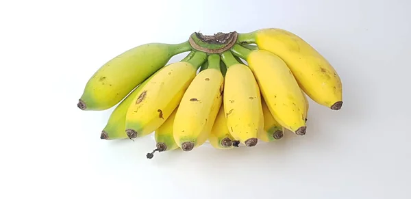 串在白色背景上的新鲜香蕉 — 图库照片
