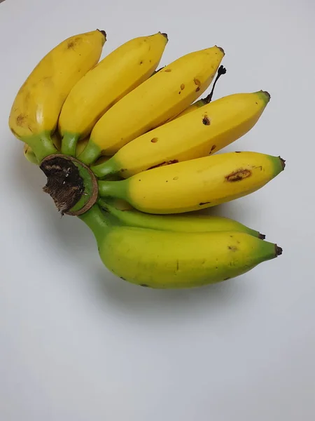 Купа Бананів Білому Тлі — стокове фото