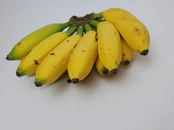 Banany Białym Tle — Zdjęcie stockowe