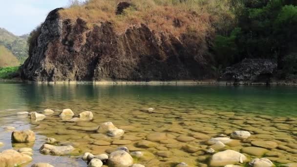 Klart Vatten Kedung Jati Floden Med Mycket Charmig Utsikt Klart — Stockvideo