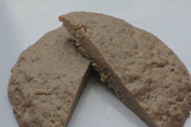 Sağlıklı bir kahvaltı için tam tahıllı bisküvi.