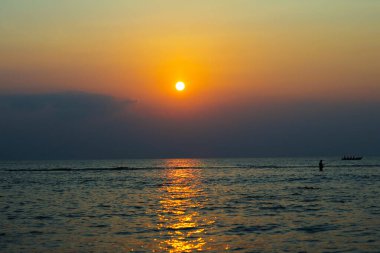 Denizde güzel gün batımı