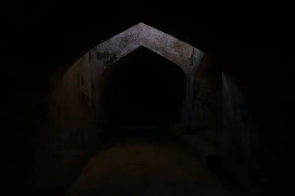모스크의 어두운 오래된 — 스톡 사진