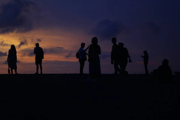 Силуэт Людей Пляже — стоковое фото