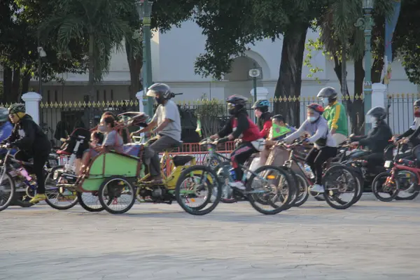 Άνθρωποι Ποδήλατα Στην Ταϊλάνδη — Φωτογραφία Αρχείου