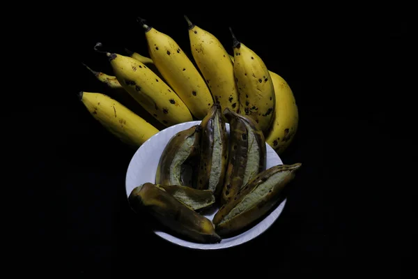 Bananas Maduras Fundo Preto — Fotografia de Stock