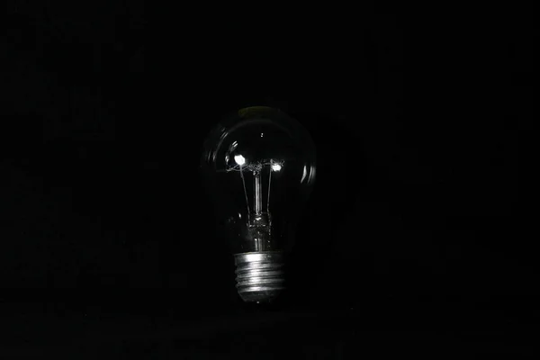 Žárovka Černým Pozadím — Stock fotografie