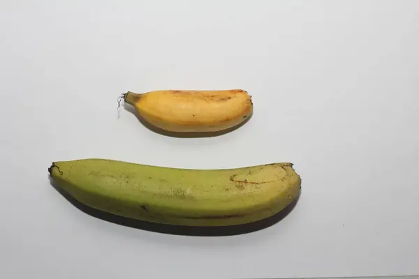 Banane Auf Weißem Hintergrund — Stockfoto