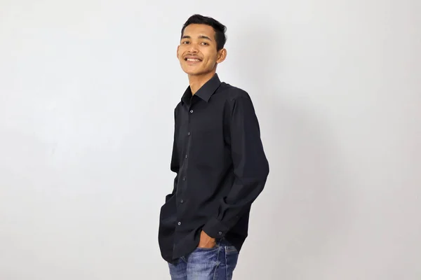 Asiatische Mann Mit Schwarzem Hemd Auf Weißem Hintergrund — Stockfoto