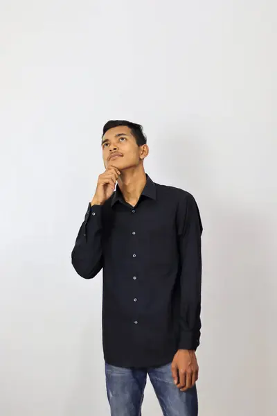 Homem Indonésio Com Expressão Preocupada Fundo Branco — Fotografia de Stock