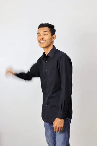 Glücklicher Junger Asiatischer Mann Trägt Lässiges Hemd Auf Weißem Hintergrund — Stockfoto