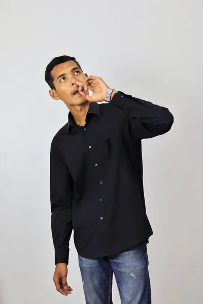 Індонезійський Чоловік Чорній Сорочці Ізольований Білий Фон — стокове фото