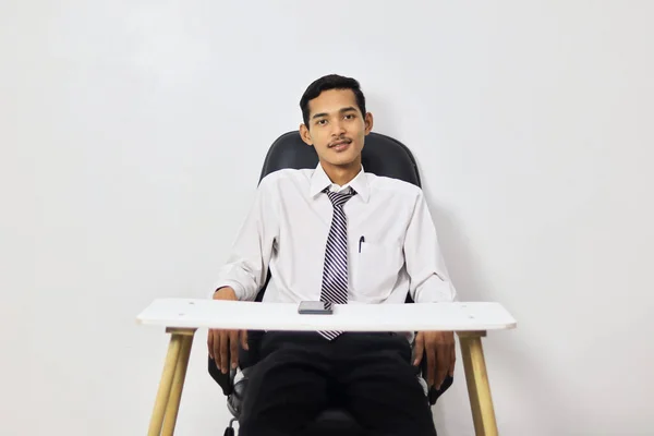 Portré Fiatal Jóképű Üzletember Hivatalban — Stock Fotó
