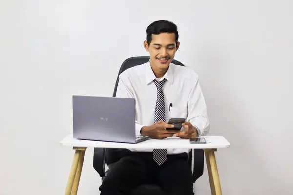 Asiatique Homme Affaires Travaillant Avec Ordinateur Portable — Photo