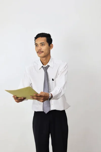 Junger Gutaussehender Geschäftsmann Mit Einem Ordner Auf Weißem Hintergrund — Stockfoto