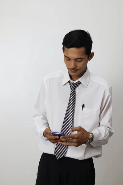 Joven Hombre Negocios Usando Smartphone —  Fotos de Stock