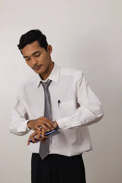 Porträt Eines Jungen Asiatischen Geschäftsmannes Der Die Zeit Auf Seiner — Stockfoto
