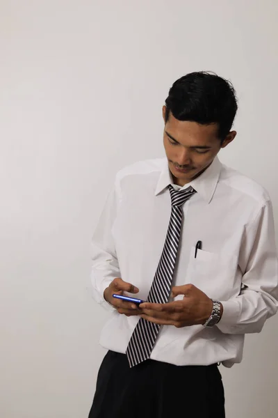 Ung Affärsman Med Hjälp Smartphone — Stockfoto