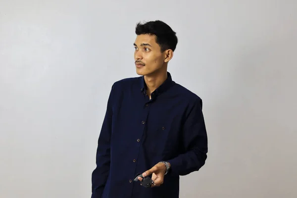 Portret Van Een Jonge Aziatische Man Geïsoleerd Een Witte Achtergrond — Stockfoto