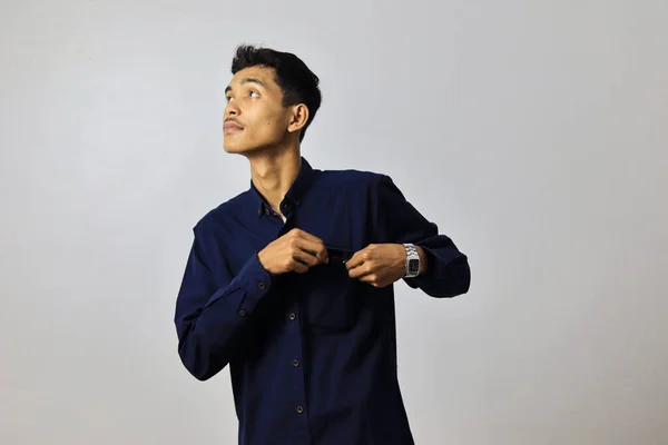 Портрет Молодого Азіатського Чоловіка Стоїть Ізольовано Білому Тлі — стокове фото