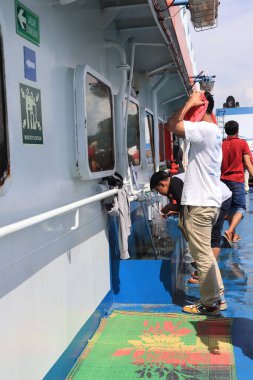 Feribot yolcularının gündüz vakti 