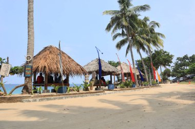 Tropikal tatil beldesindeki güzel deniz kıyısı