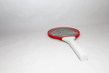 badminton mekik horozu beyaz arka planda izole edildi