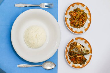 Balık buğulama ve Kızarmış Acı Kavun ve Beyaz Pirinç 