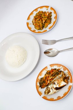 Balık buğulama ve Kızarmış Acı Kavun ve Beyaz Pirinç 