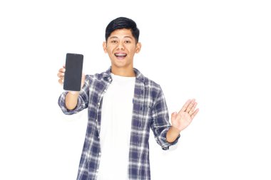 Gülümseyen Kişi Mobil Aygıt Ekranı Stüdyo Ayarlarında Bilgi Ekranı