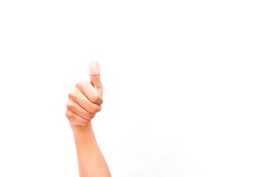 İzole edilmiş beyaz bir arkaplanda teşvik için baş parmak işareti yapan bir kol.