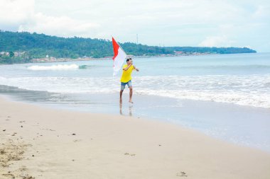 Endonezya Bağımsızlık Günü 'nü sahilde bayrağımızla kutluyoruz.