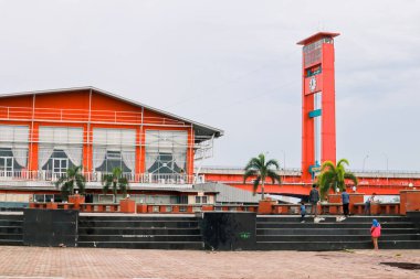 Ampera Köprüsü 'nün ve Palembang, Endonezya' daki plazanın manzarası.
