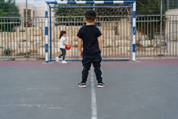 Діти Грають Футбол Вибірковий Фокус Хлопчику — стокове фото