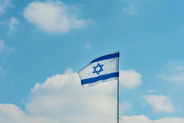Israels Unabhängigkeitstag Israelische Flagge Gegen Skyline Stockbild