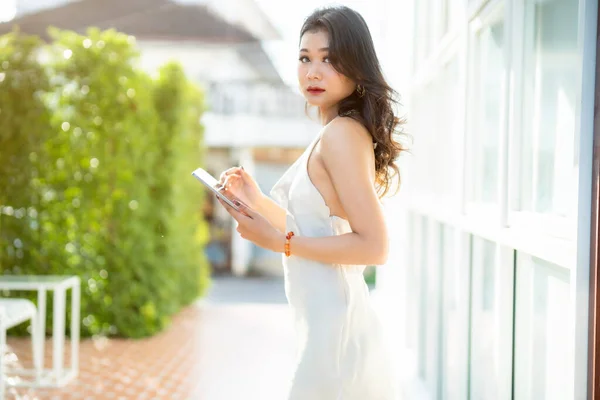 Schöne Asiatische Freiberufliche Success People Geschäftsfrau Mode Modell Sommer Weißen — Stockfoto