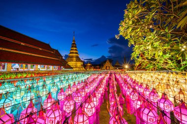 Güzel Lanna lambası, kuzey Tayland tarzı fenerlerdir. Loi Krathong 'da ya da Wat Phra' da Yi Peng Festivali. Hariphunchai Budist tapınağıdır..