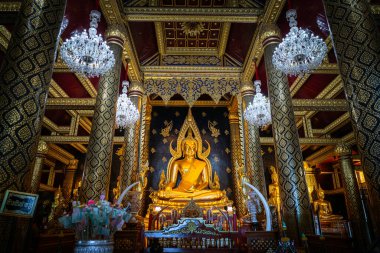 Wat Phra Si Rattana Mahathat 'daki antik Tayland heykelinin güzel altın Buda heykelleri Wat Yai olarak bir Budist tapınağıdır Tayland' ın önde gelen turistlerinden Phitsanulok 'dur..