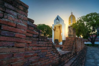 Wat Phra Si Rattana Mahathat 'daki eski Buda heykeli, halk arasında Wat Yai olarak da anılır, bir Budist tapınağıdır (wat)..