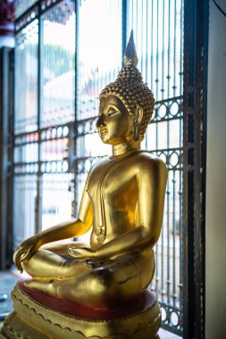 Wat Phra Si Rattana Mahaki 'de Wat Yai olarak da anılan birçok heykel Budist tapınağıdır. Tayland' ın Phitsanulok şehrinde büyük bir turisttir..