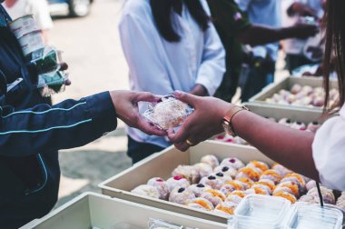 Volunteers are giving free food to help the hungry poor : concept of food sharing