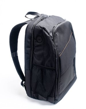 Beyaz arkaplanda siyah sırt çantası biçiminde kare şekil.